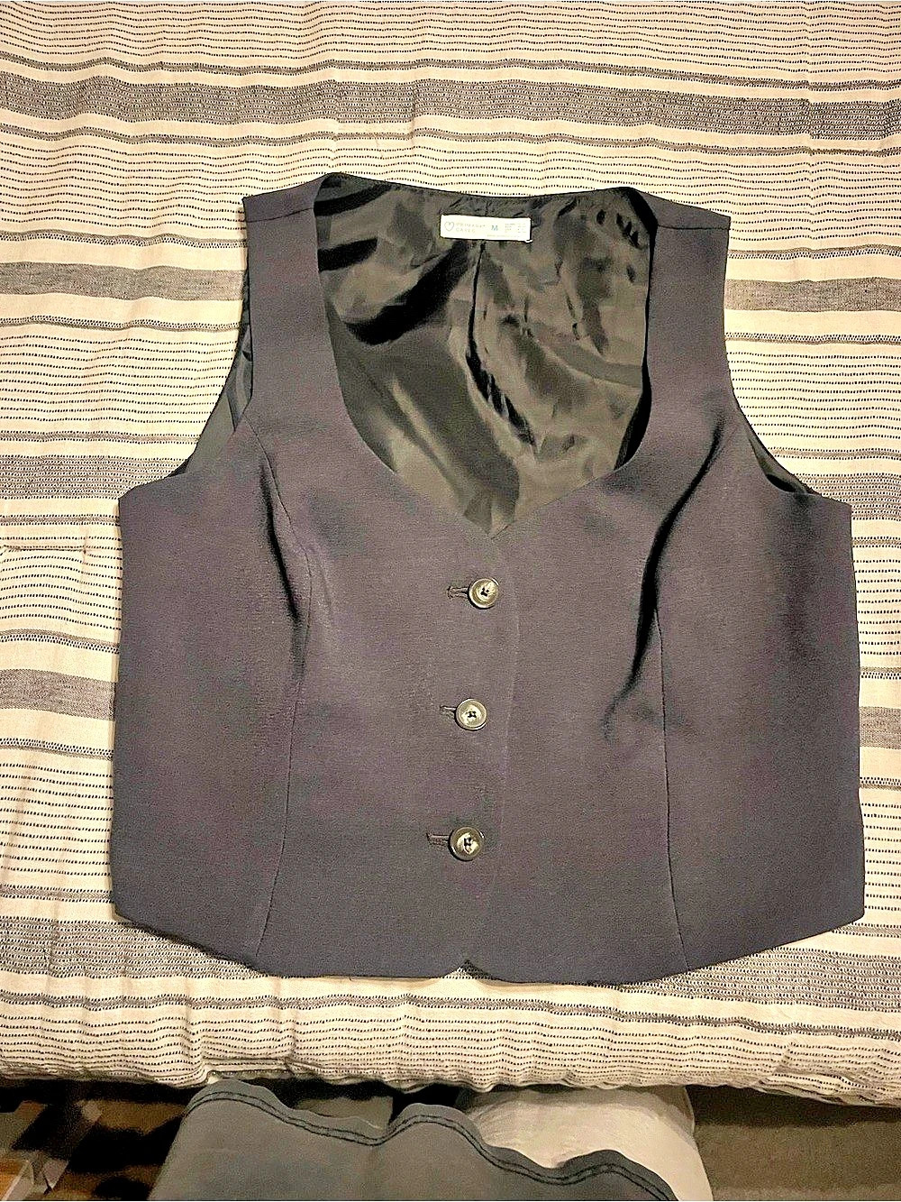Button-Front Vest in Gray Like New